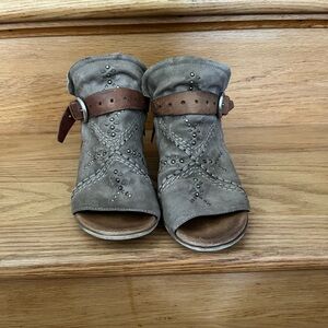 Zip up sandal/ booty